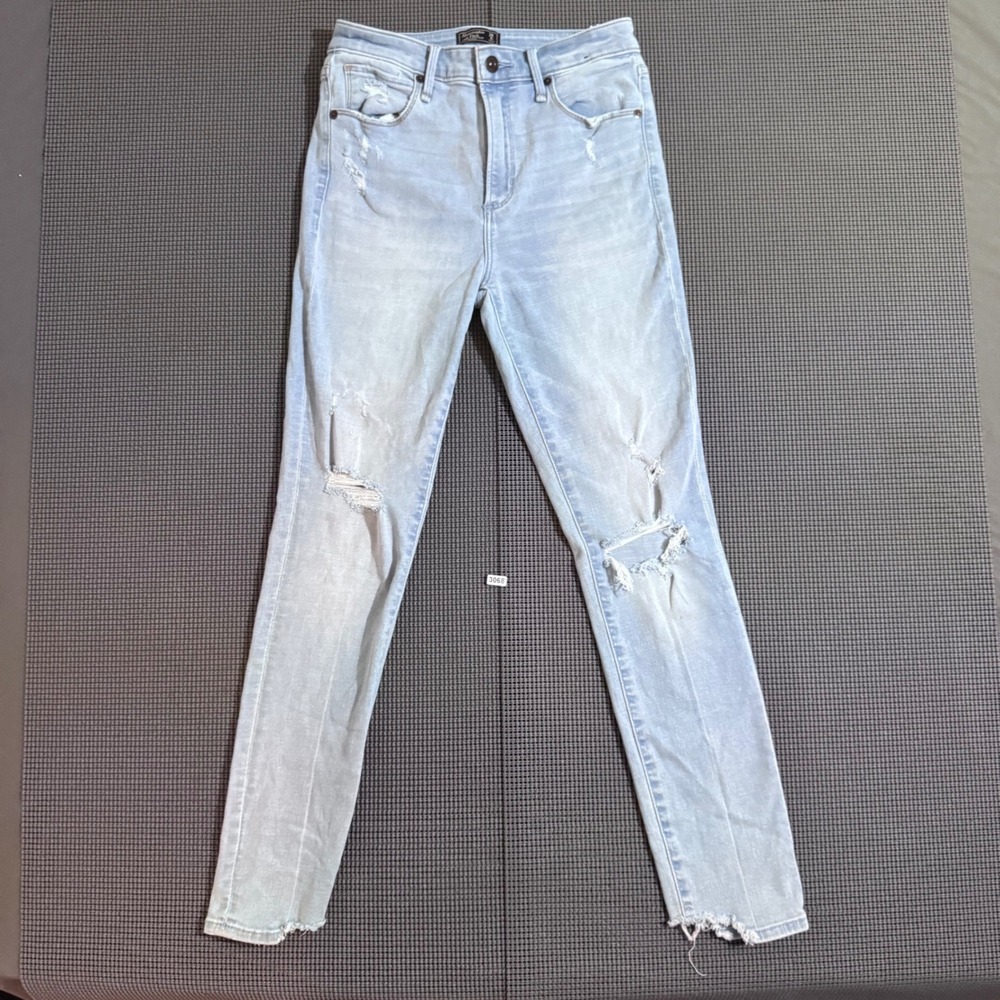 Abercrombie & Fitch Simone High Rise Ankle Distressed Jeans Light Wash 28 6R
